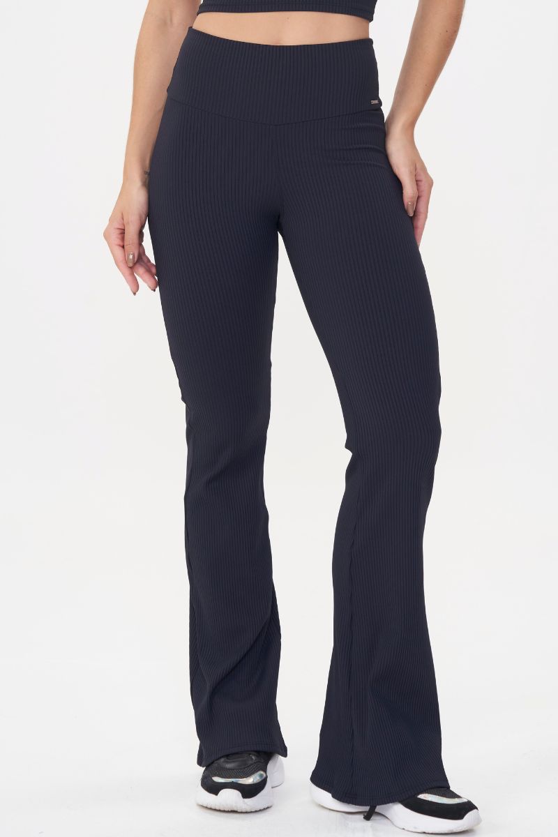 Calça Flare Canelada Preta