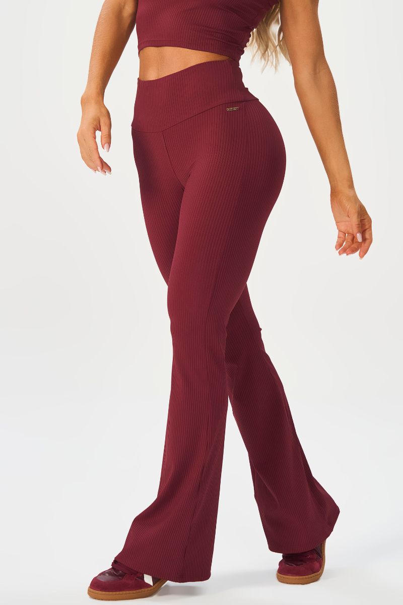 Calça Flare Comfort Rib Burgundy